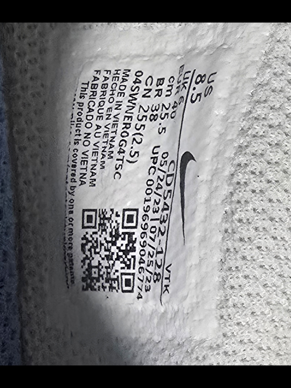 Nike White Sneakers with Light Blue Accents - Picture 3 of 4